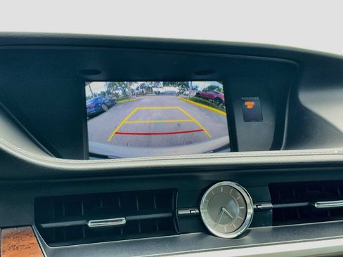 Used 2016 Lexus ES 350 w/ Premium Package w/Wood Trim FWD image 13