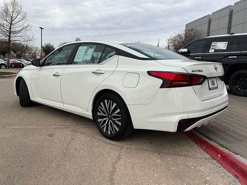 Used 2025 Nissan Altima 2.5 SV image 8