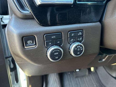 Used 2022 GMC Sierra 1500 SLT AWD/4WD image 16