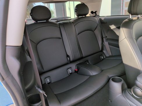 Used 2018 MINI Cooper 2-Door Hardtop image 30