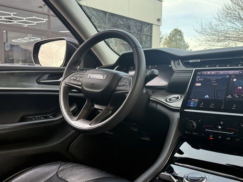 Used 2023 Jeep Grand Cherokee L Limited image 30