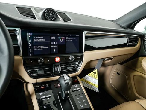 New 2026 Porsche Macan image 13