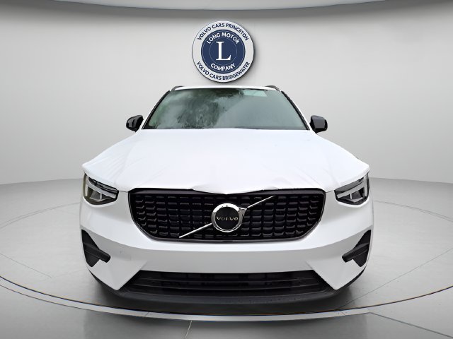 New 2026 Volvo XC40 B5 Core w/ Protection Package Premier AWD/4WD image 3