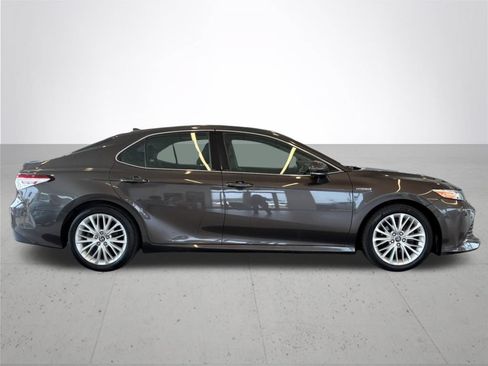 Used 2018 Toyota Camry XLE w/ Audio Package FWD image 6