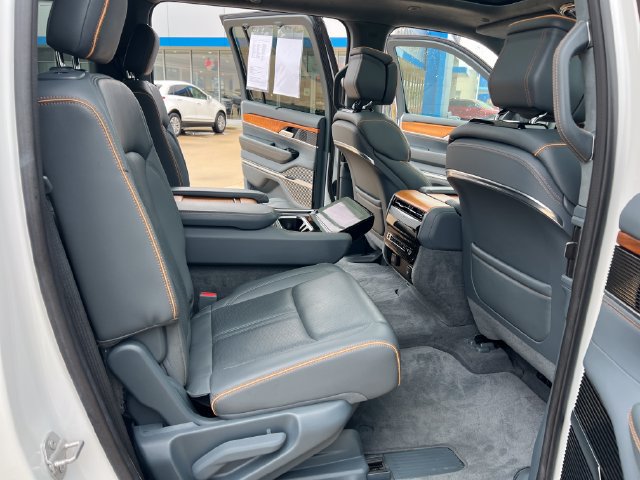 Used 2023 Jeep Grand Wagoneer Series II AWD/4WD image 18