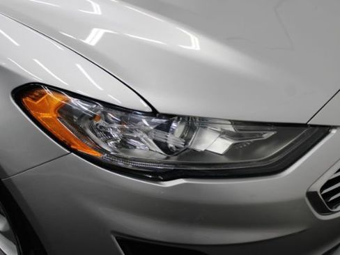 Used 2019 Ford Fusion SE image 25