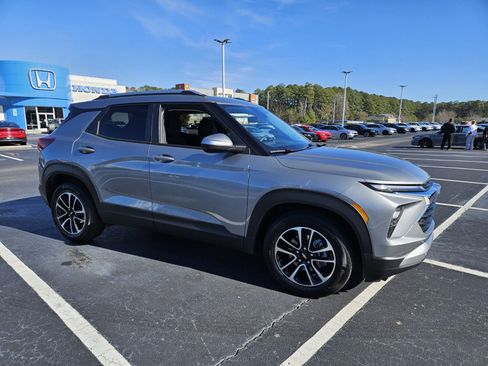 Used 2025 Chevrolet TrailBlazer LT image 1