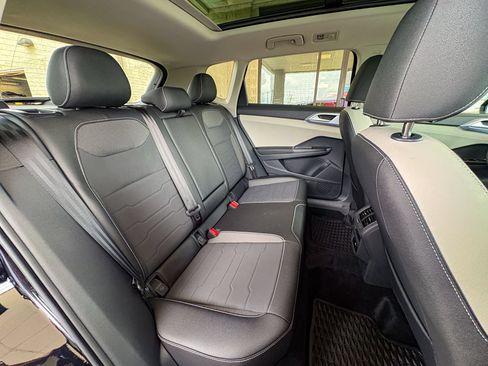 Used 2025 Volkswagen Taos SE w/ Panoramic Sunroof Package AWD/4WD image 29