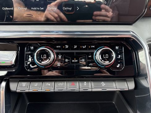 Used 2025 GMC Sierra 2500 Denali Ultimate image 21