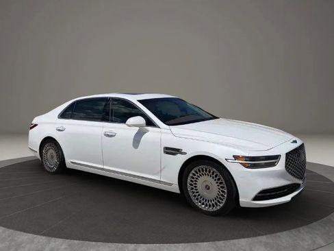 Used 2020 Genesis G90 5.0 Ultimate RWD image 4