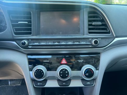 Used 2019 Hyundai Elantra SEL FWD image 16