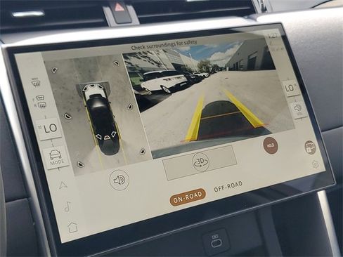 Used 2025 Land Rover Discovery Sport S image 33