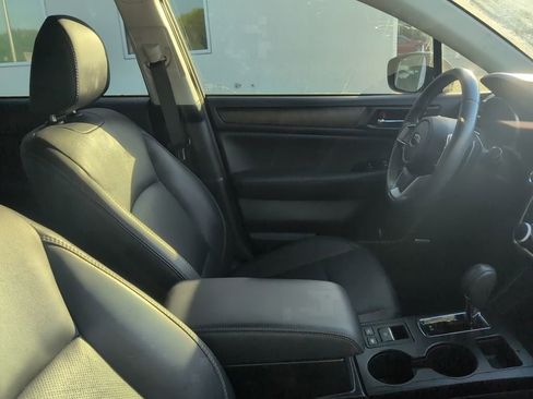 Used 2019 Subaru Outback 2.5i Limited AWD/4WD image 2