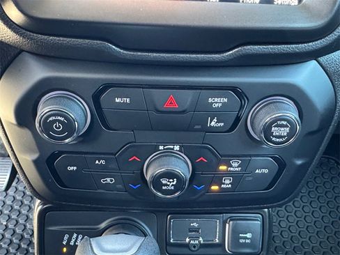 Used 2022 Jeep Renegade Latitude w/ Convenience Group image 24