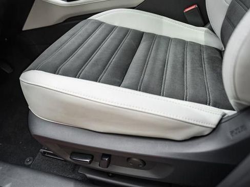 New 2025 Mitsubishi Outlander SE image 32