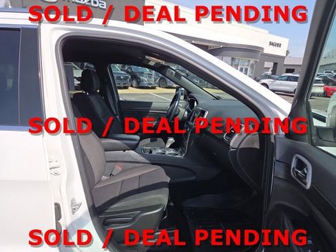 Used 2020 Jeep Grand Cherokee Laredo AWD/4WD image 15