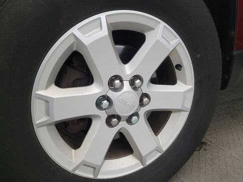 Used 2016 GMC Acadia SLE image 31