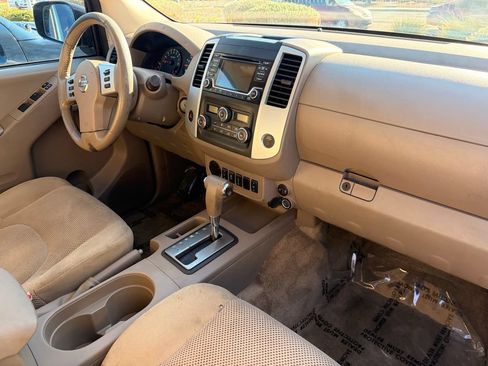 Used 2017 Nissan Frontier SV w/ SV Value Truck Package RWD image 13