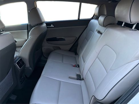 Used 2018 Kia Sportage EX image 11