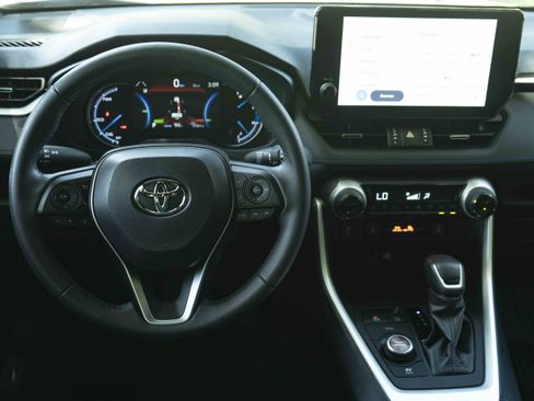 Used 2024 Toyota RAV4 XSE AWD/4WD image 19