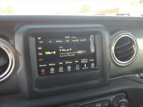 Used 2019 Jeep Wrangler Unlimited Sahara image 34