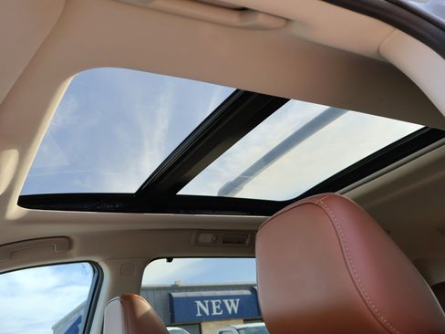 Used 2022 Nissan Pathfinder Platinum w/ Cargo Package image 16