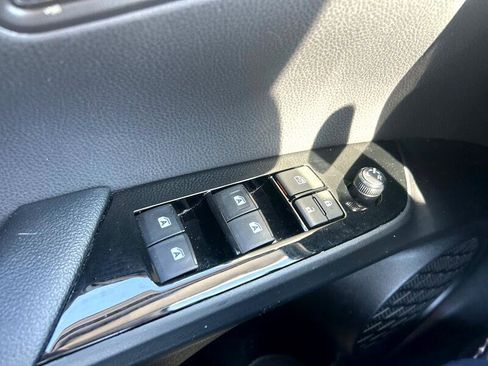 Used 2018 Toyota Prius Prime Premium image 19