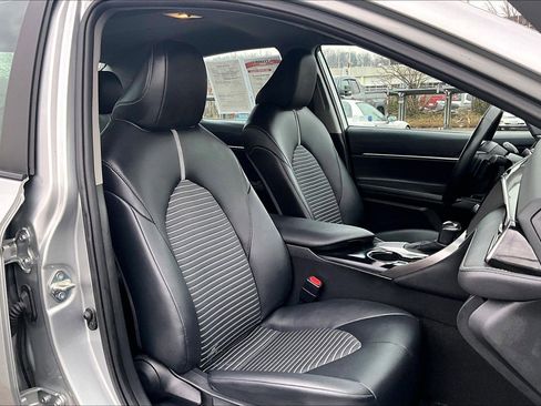 Used 2020 Toyota Camry SE image 7