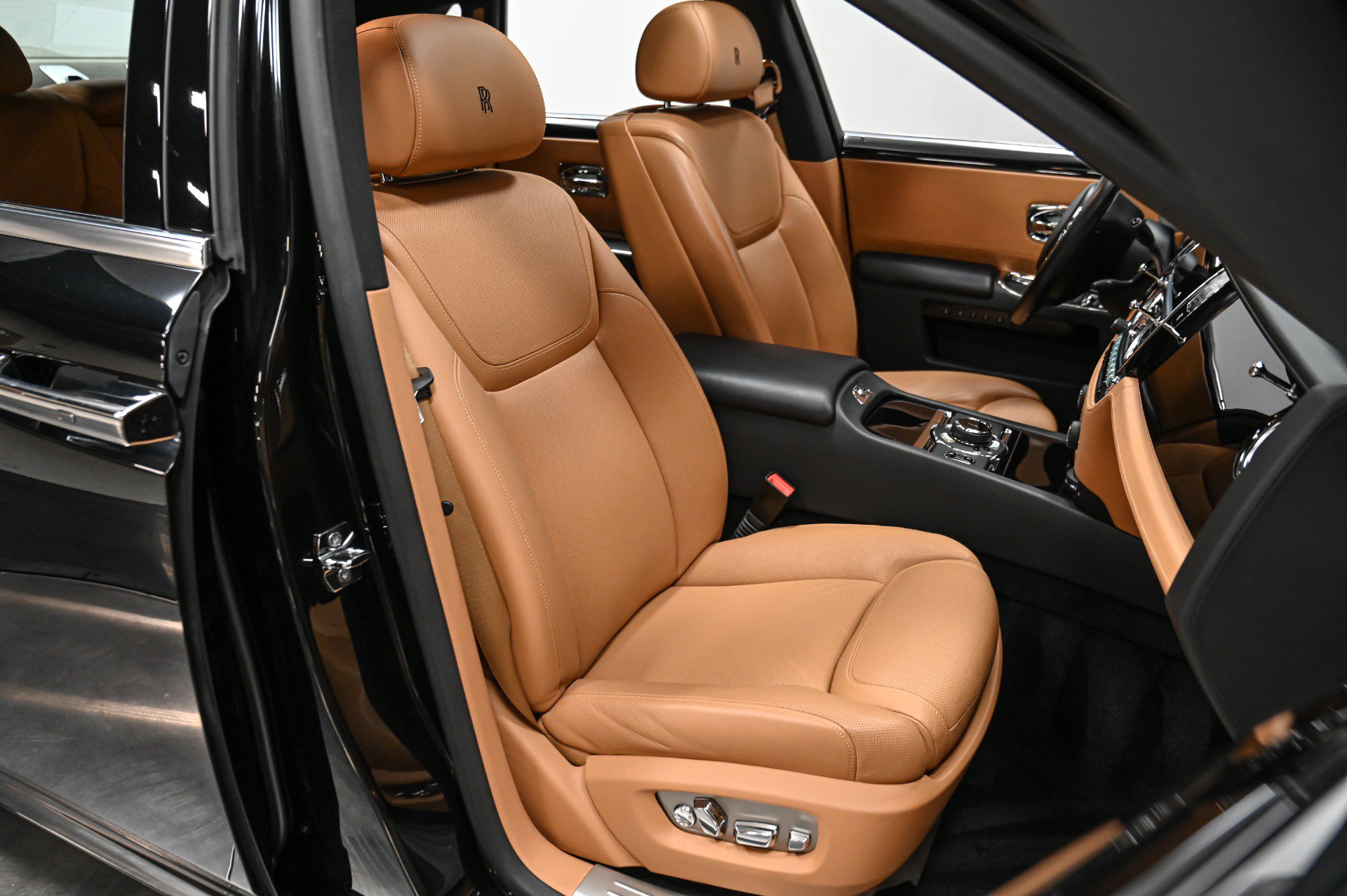 Used 2015 Rolls-Royce Ghost RWD image 38