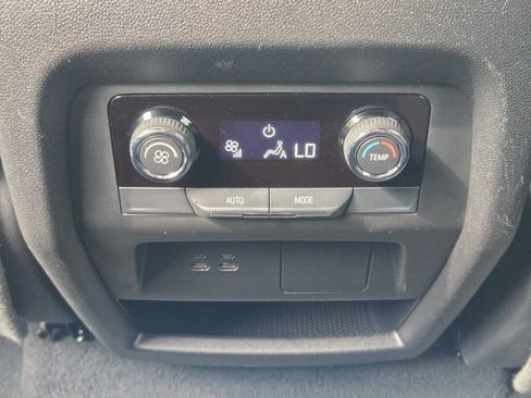 Used 2026 Chevrolet Traverse LT AWD/4WD image 17