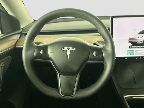 Used 2024 Tesla Model Y Long Range AWD/4WD image 17