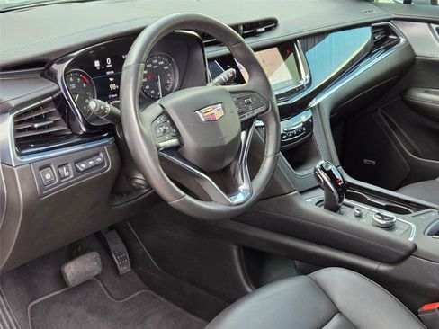 Used 2024 Cadillac XT6 Premium Luxury w/ Technology Package FWD image 9
