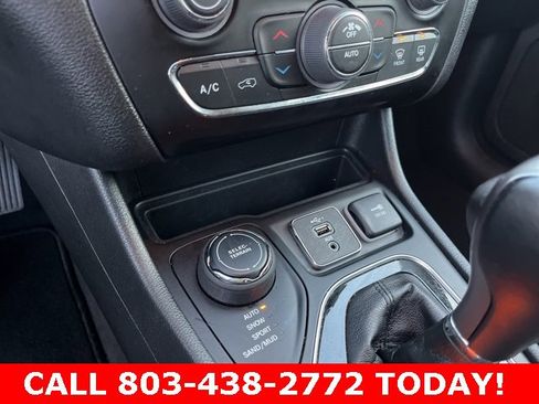 Used 2023 Jeep Cherokee Altitude Lux image 26
