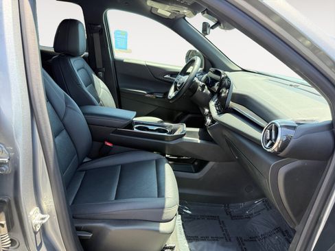 Used 2025 Chevrolet Equinox LT w/ Convenience Package II FWD image 19