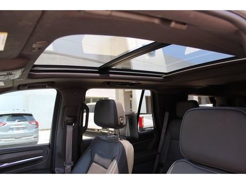 Used 2024 GMC Yukon Denali w/ Advanced Technology Package AWD/4WD image 24