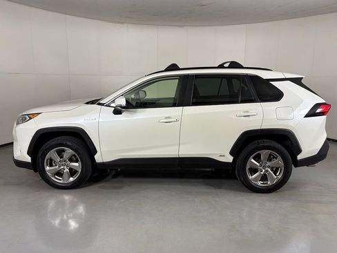 Used 2021 Toyota RAV4 XLE Premium AWD/4WD image 5
