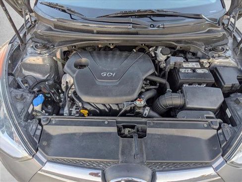 Used 2017 Hyundai Veloster image 22