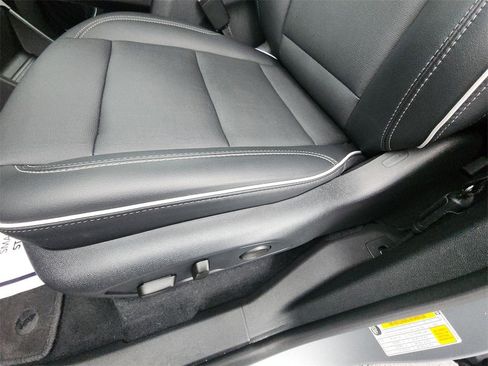 Certified 2025 Buick Enclave Preferred image 12