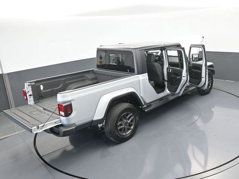 Certified 2024 Jeep Gladiator Sport image 61