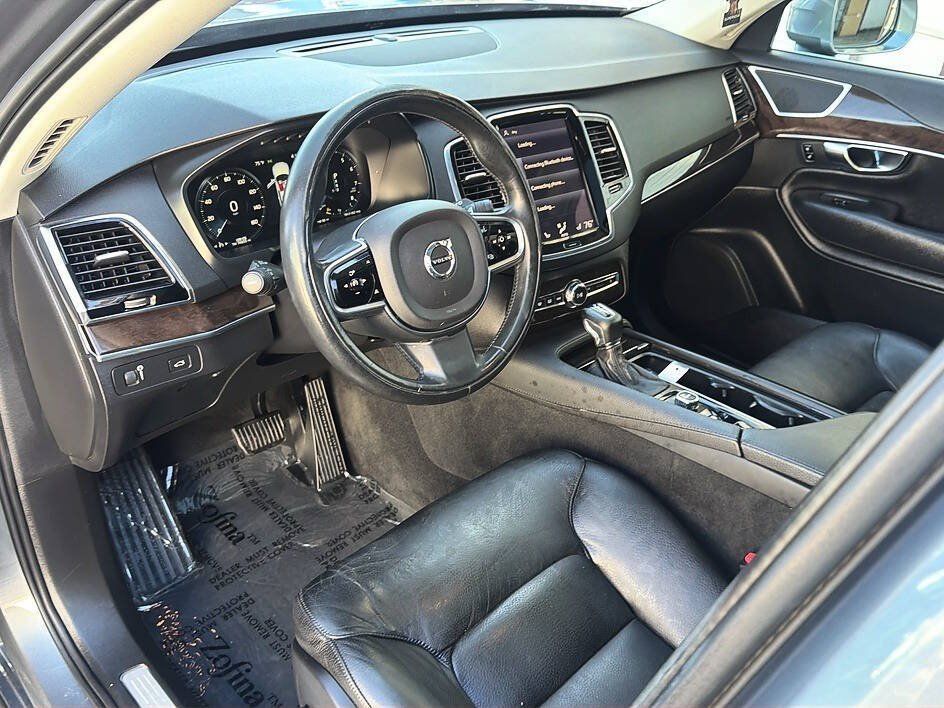 Used 2016 Volvo XC90 T6 Momentum w/ Momentum Plus Package AWD/4WD image 4