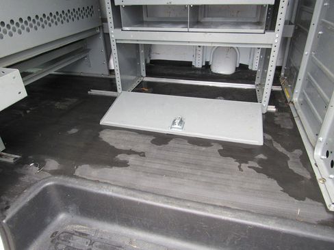 Used 2017 Chevrolet Express 2500 RWD image 19