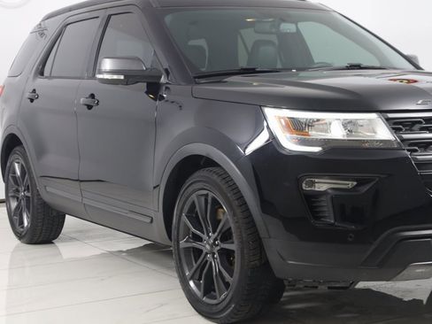 Used 2018 Ford Explorer XLT w/ Equipment Group 202A image 38