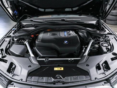 Certified 2023 BMW 530e w/ Convenience Package image 27