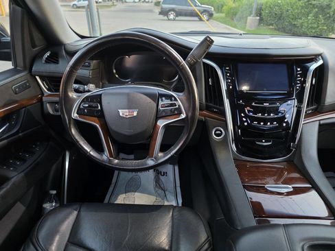 Used 2019 Cadillac Escalade ESV Luxury image 24