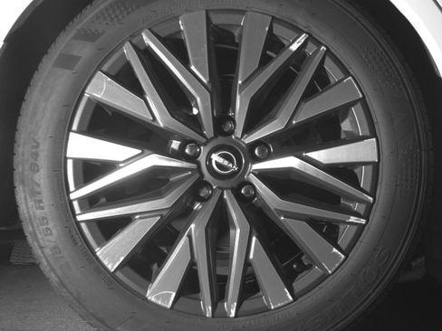 Used 2025 Nissan Altima 2.5 SV FWD image 18