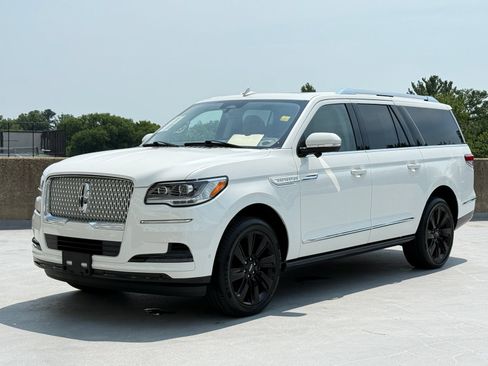 Certified 2023 Lincoln Navigator L Reserve AWD/4WD image 1