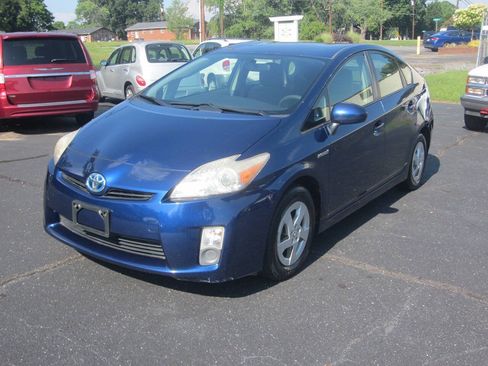 Used 2010 Toyota Prius Three FWD image 2