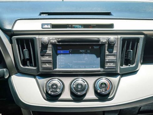 Used 2014 Toyota RAV4 LE FWD image 12