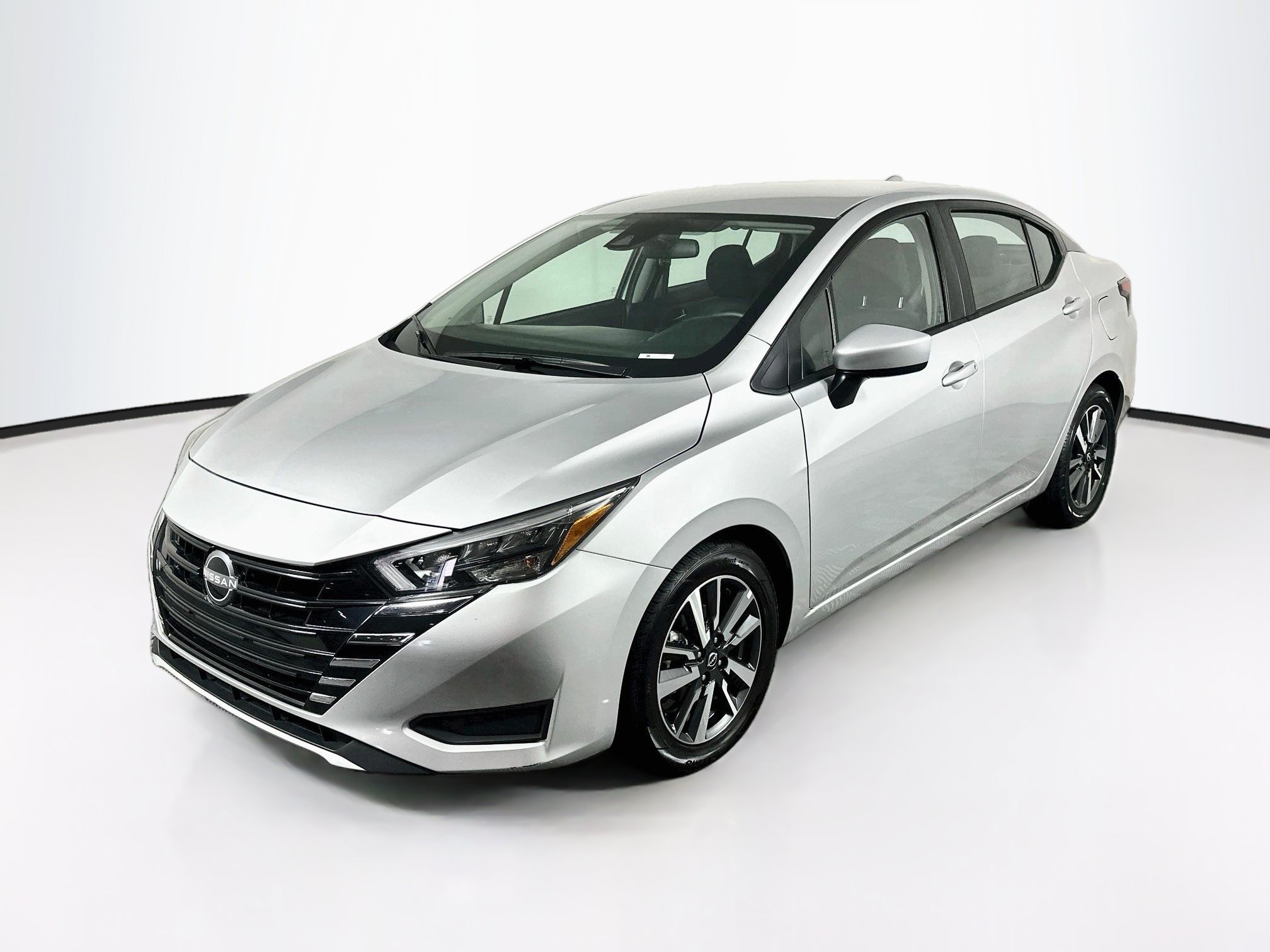 Used 2025 Nissan Versa SV FWD image 3