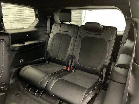 New 2025 Jeep Grand Cherokee L Altitude RWD image 18